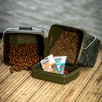 Trakker 13 Ltr Camo Square Container Inc Tray